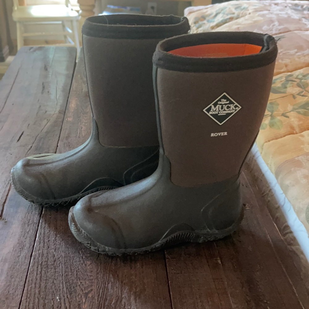 Boys size 1 Muck Rover boots